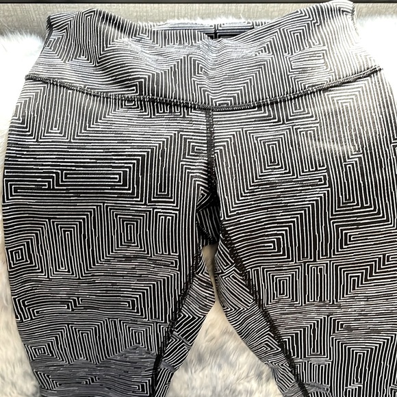 Lulu lemon midcalf length - Picture 1 of 3